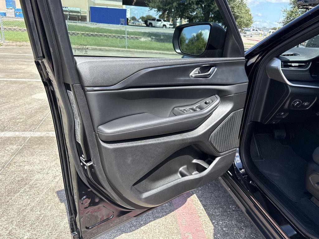 new 2025 Jeep Grand Cherokee L car, priced at $34,382