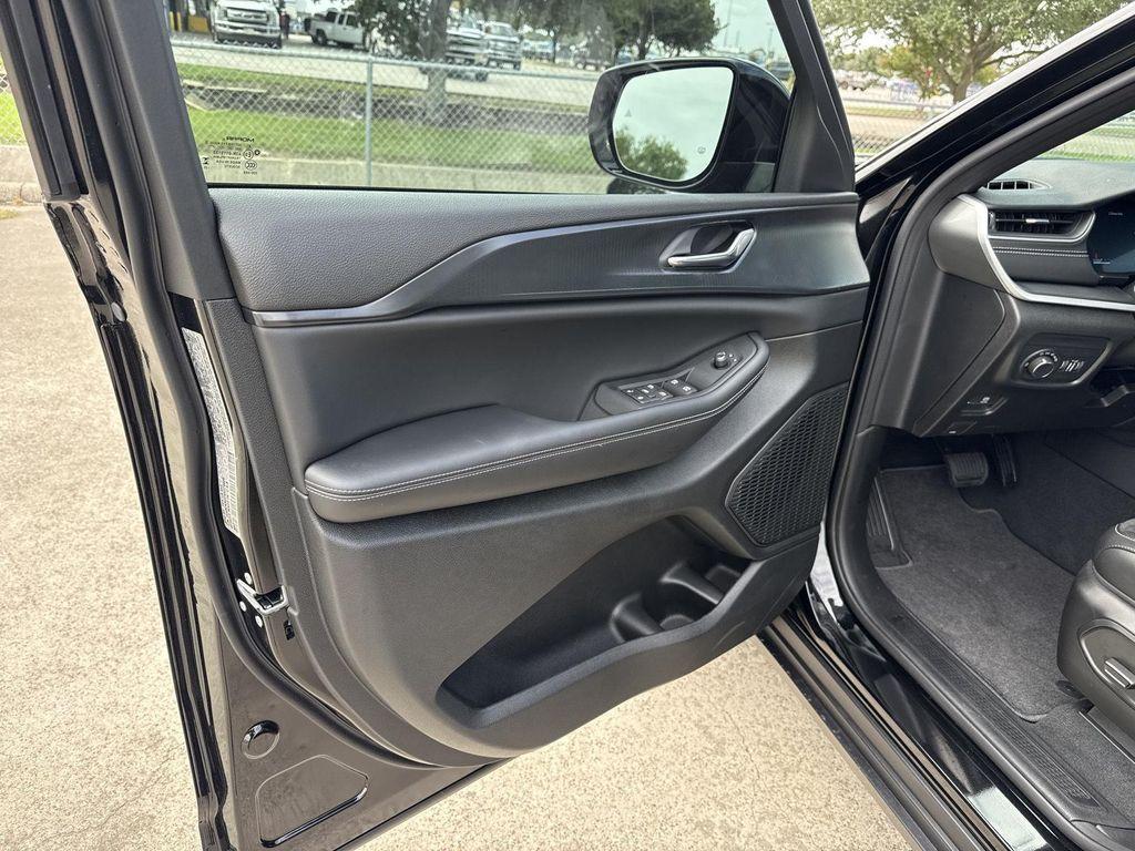 new 2025 Jeep Grand Cherokee L car, priced at $42,036