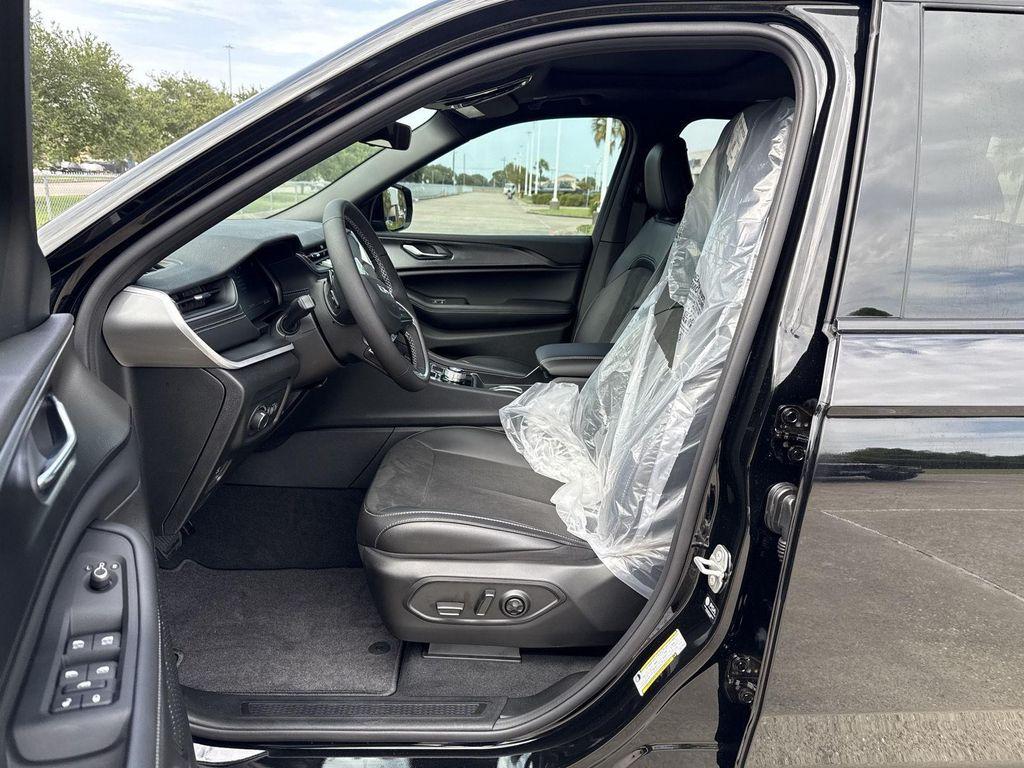 new 2025 Jeep Grand Cherokee L car, priced at $42,036