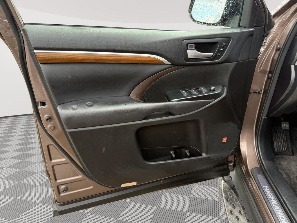 used 2018 Toyota Highlander car, priced at $19,989