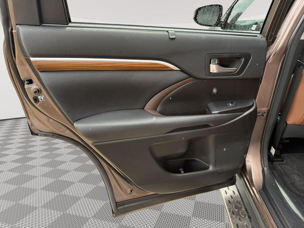 used 2018 Toyota Highlander car, priced at $19,989