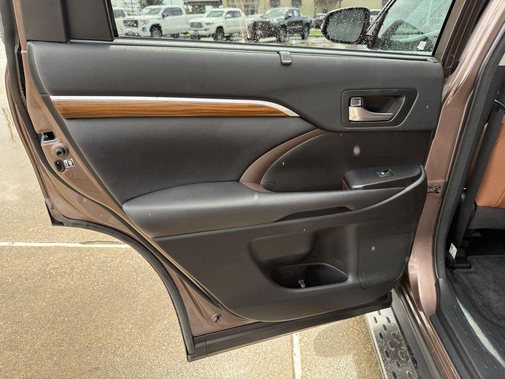 used 2018 Toyota Highlander car, priced at $22,455