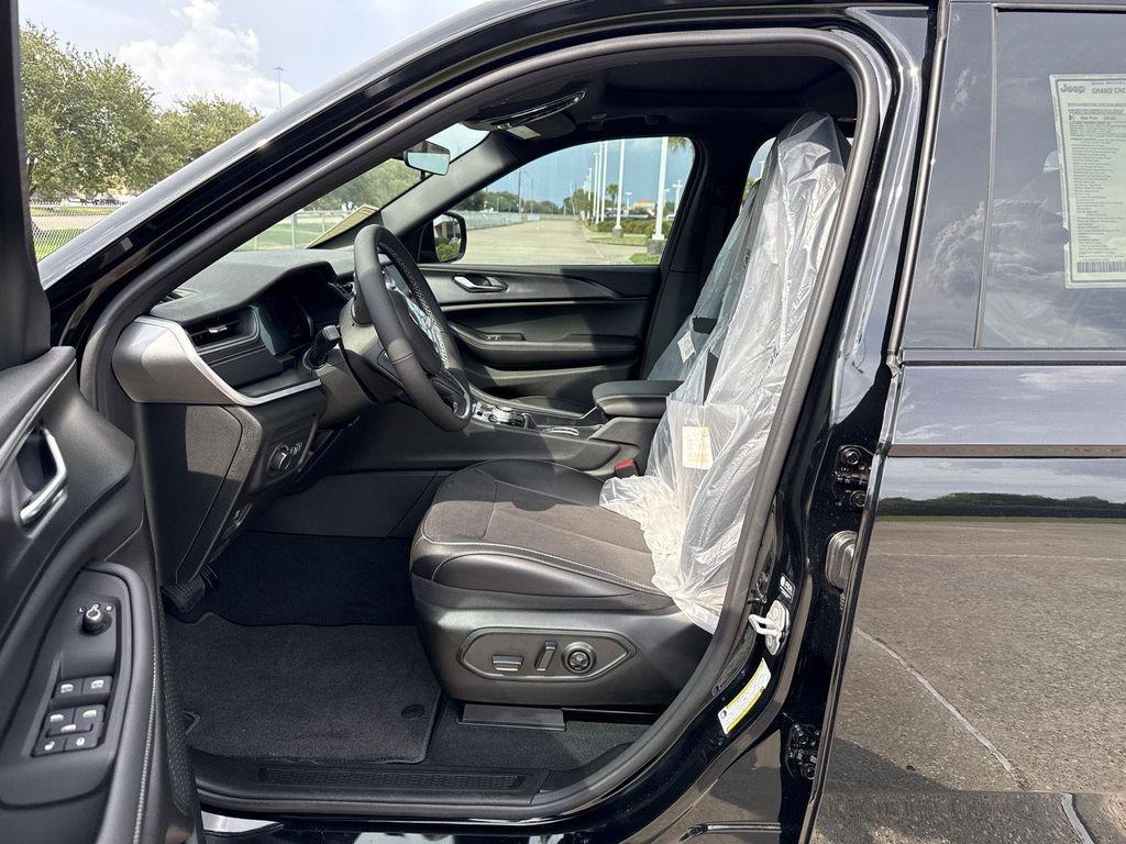 new 2025 Jeep Grand Cherokee car, priced at $39,726