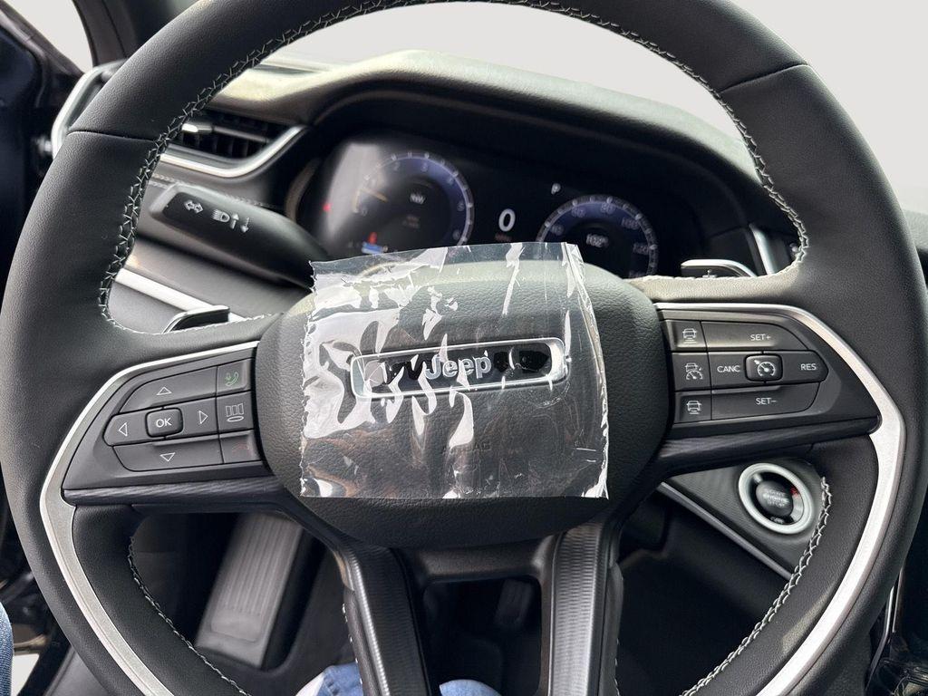 new 2025 Jeep Grand Cherokee car, priced at $40,226