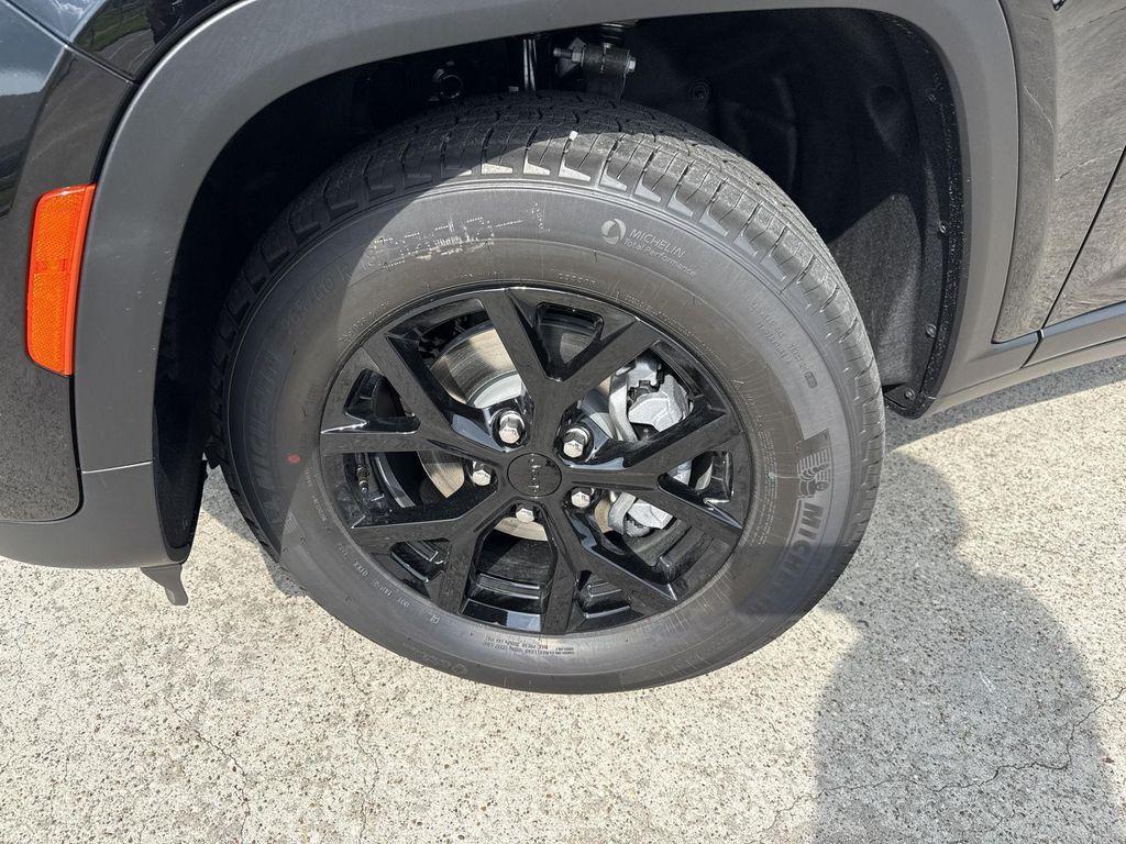 new 2025 Jeep Grand Cherokee car, priced at $39,726