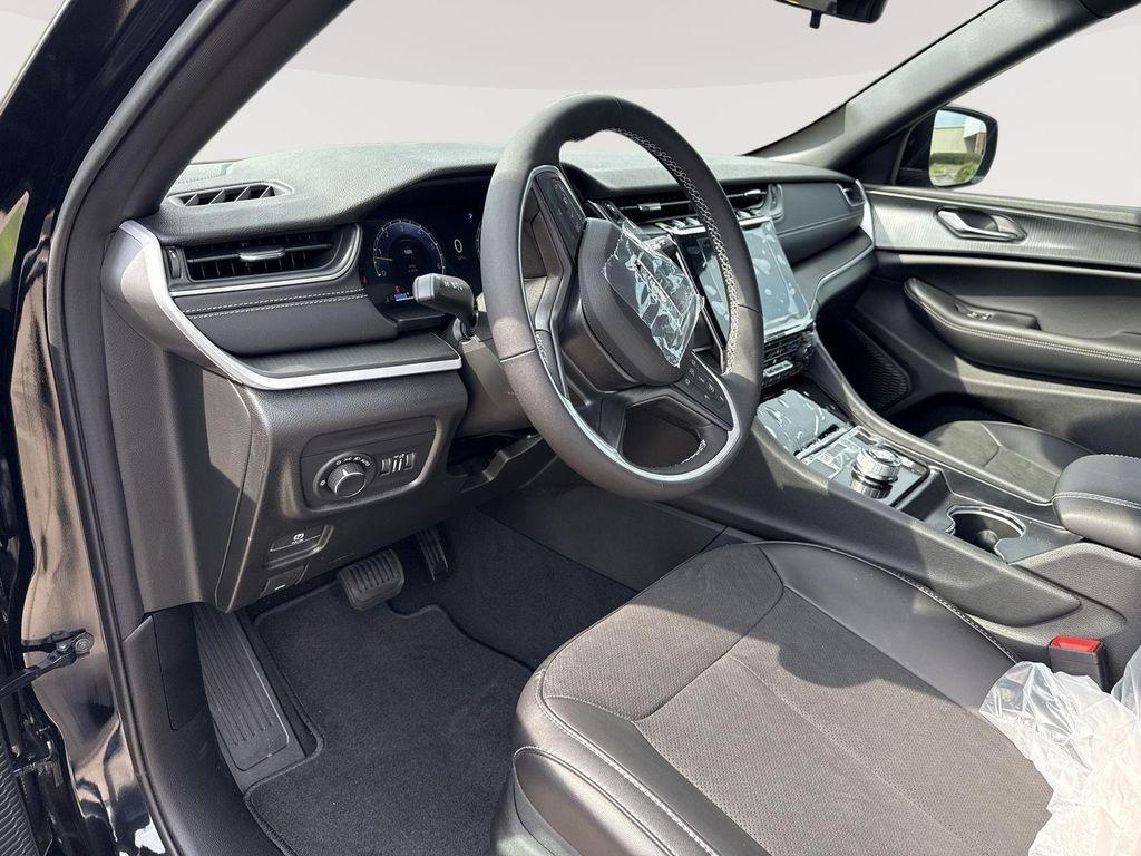 new 2025 Jeep Grand Cherokee car, priced at $40,226