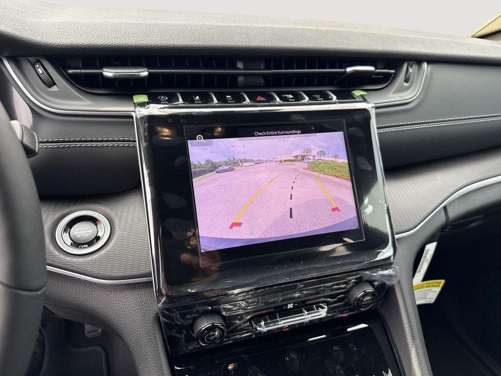 new 2025 Jeep Grand Cherokee car, priced at $40,226