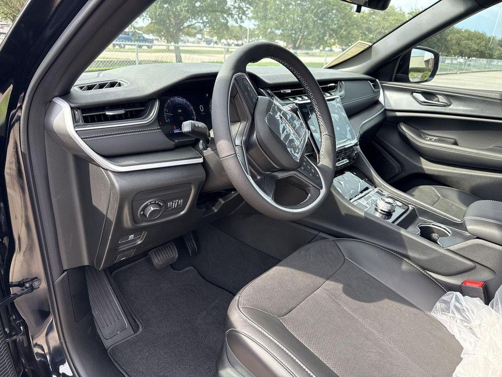 new 2025 Jeep Grand Cherokee car, priced at $39,726