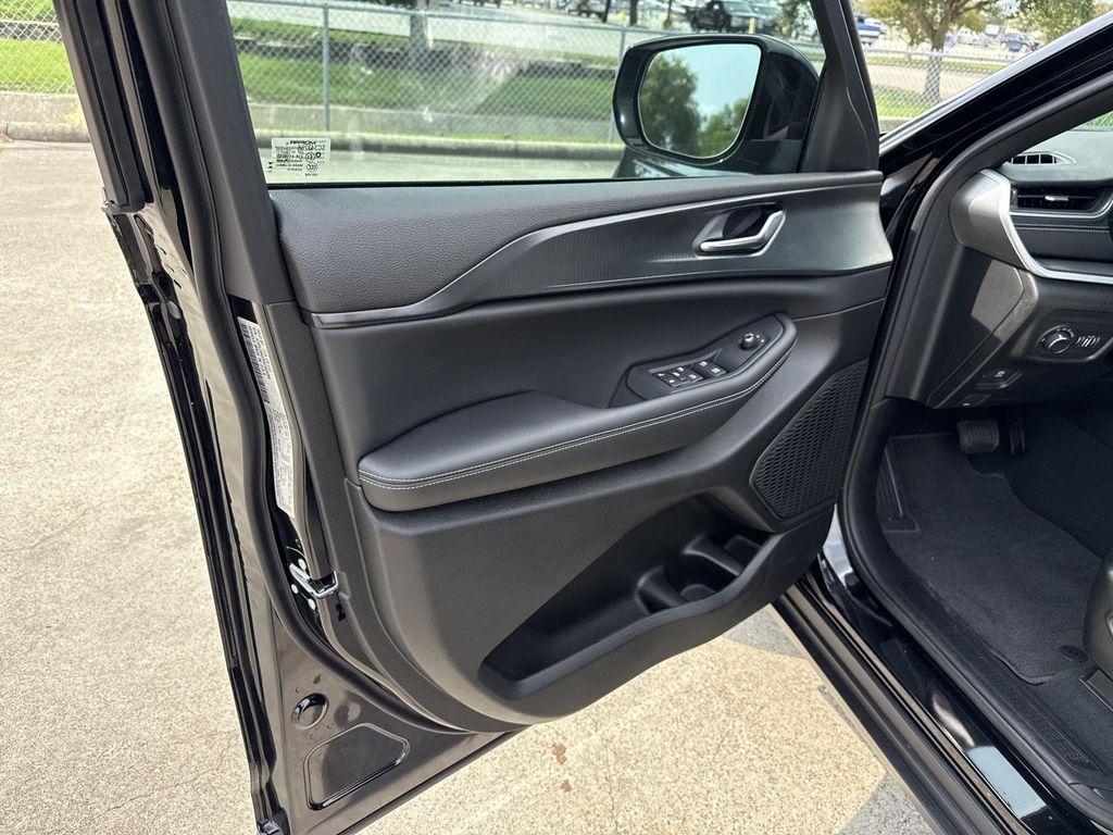 new 2025 Jeep Grand Cherokee car, priced at $39,726