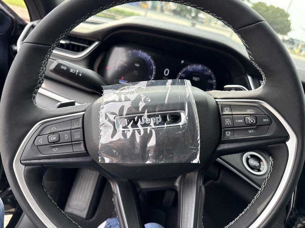 new 2025 Jeep Grand Cherokee car, priced at $39,726