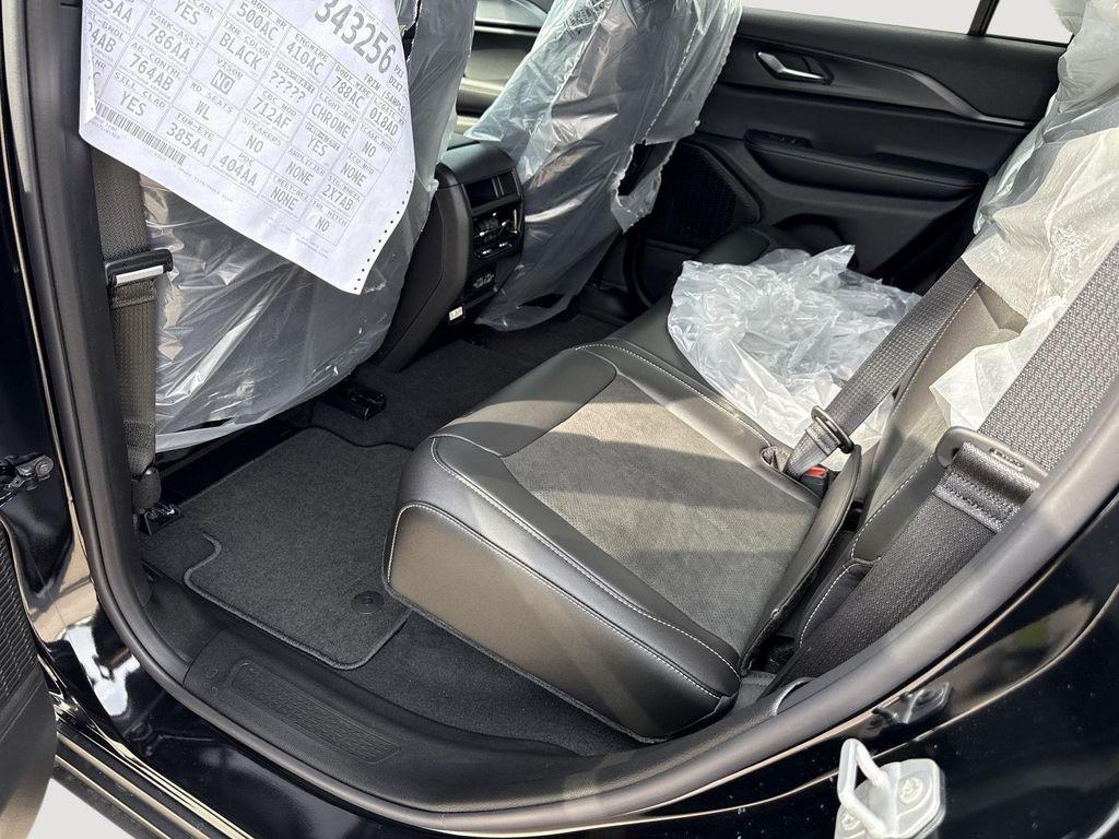 new 2025 Jeep Grand Cherokee car, priced at $40,226