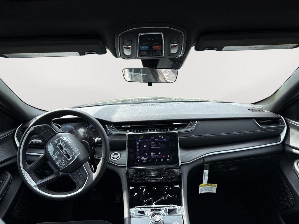 new 2025 Jeep Grand Cherokee car, priced at $40,226