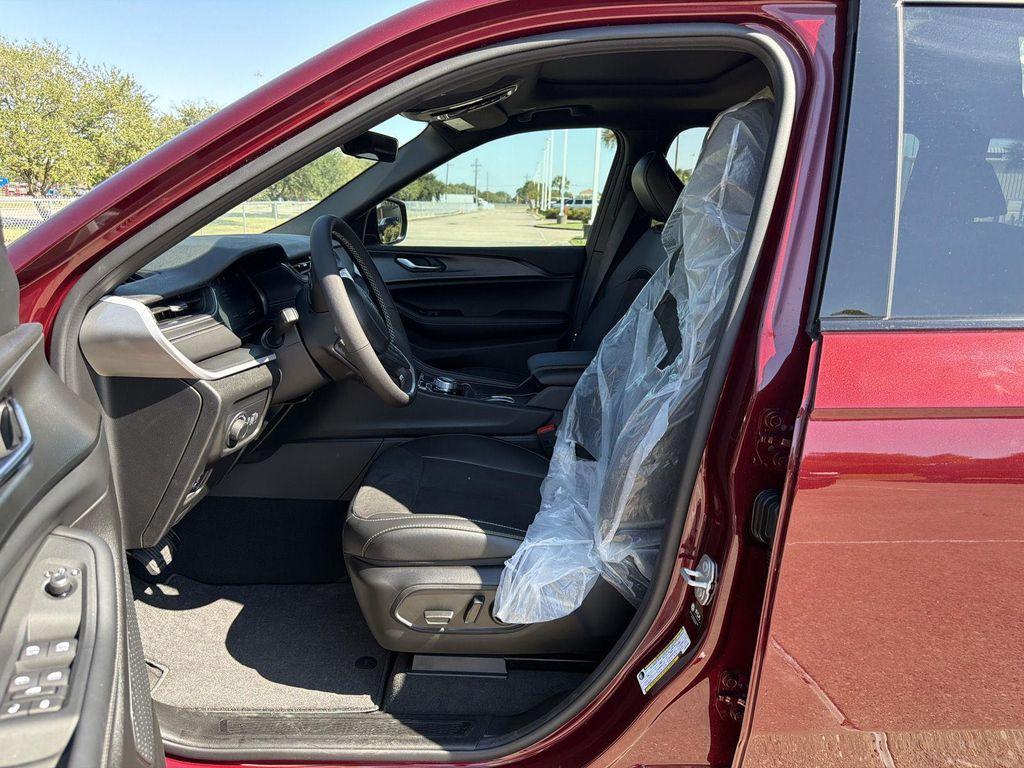 new 2025 Jeep Grand Cherokee L car, priced at $40,956