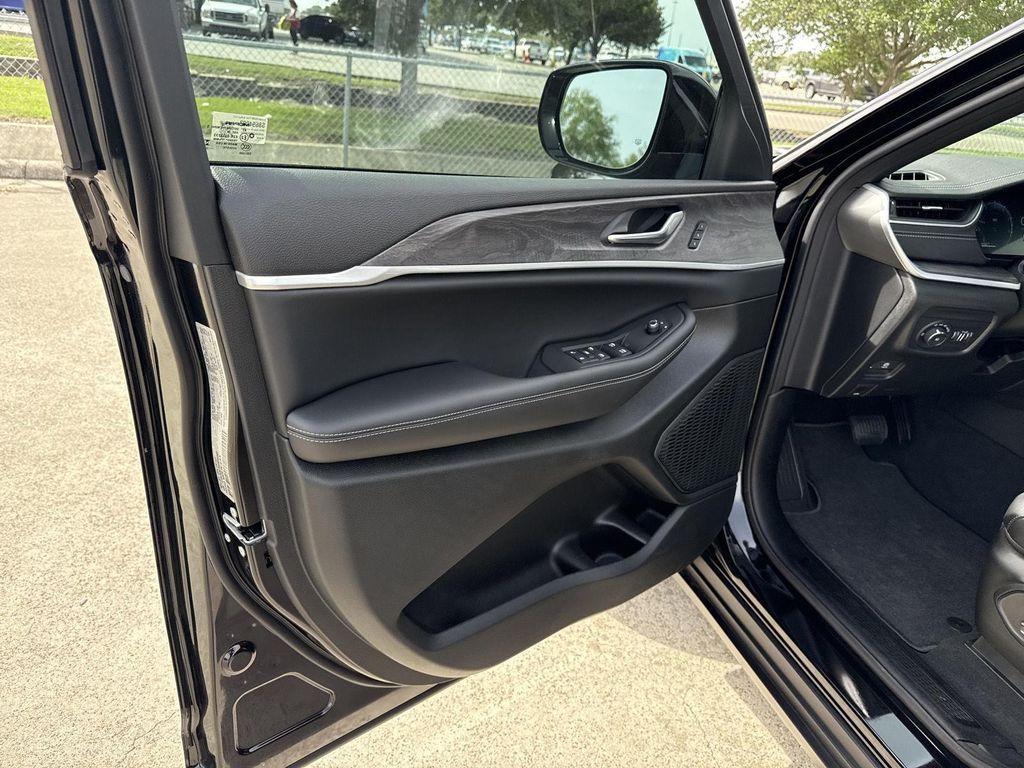 new 2025 Jeep Grand Cherokee L car, priced at $44,091