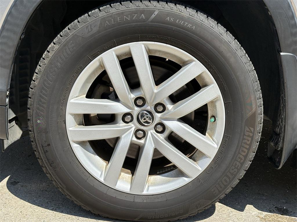 used 2016 Toyota Highlander car, priced at $15,197