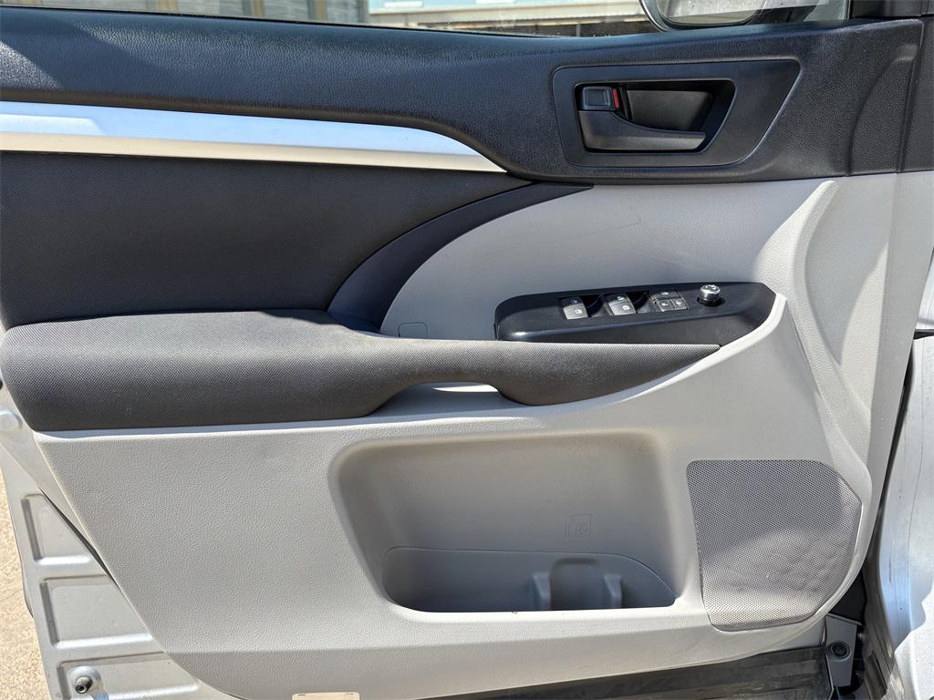 used 2016 Toyota Highlander car, priced at $15,197