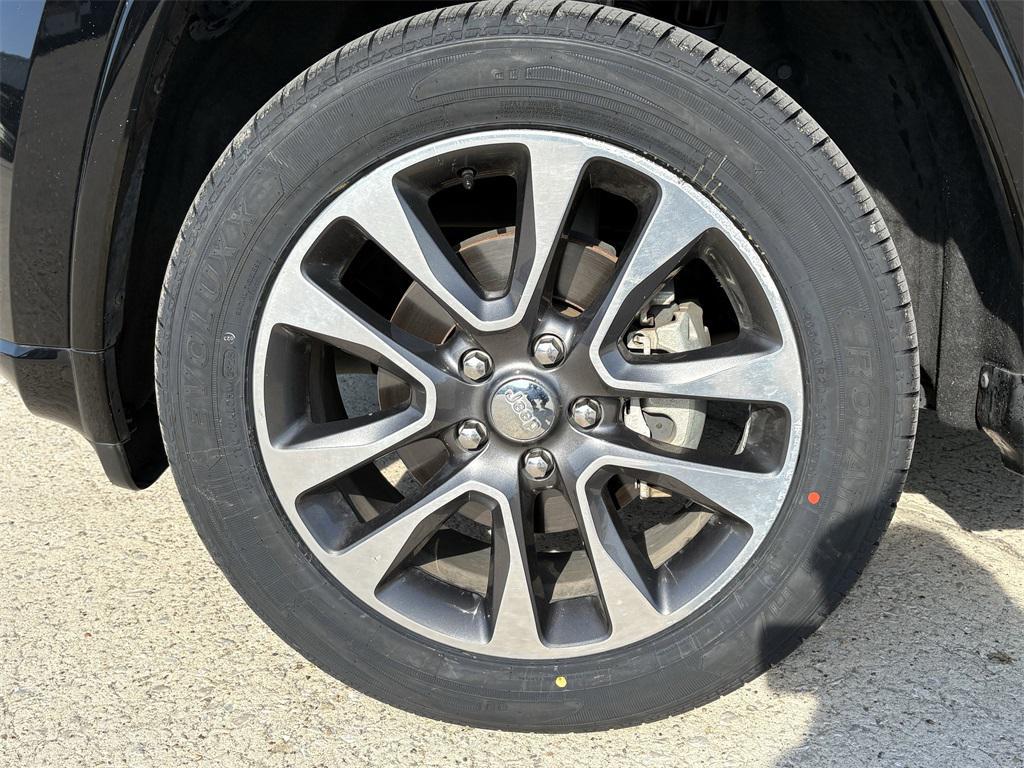 used 2017 Jeep Grand Cherokee car, priced at $15,799