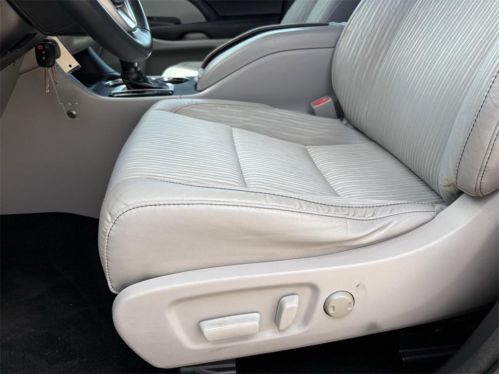 used 2016 Toyota Highlander car, priced at $15,499