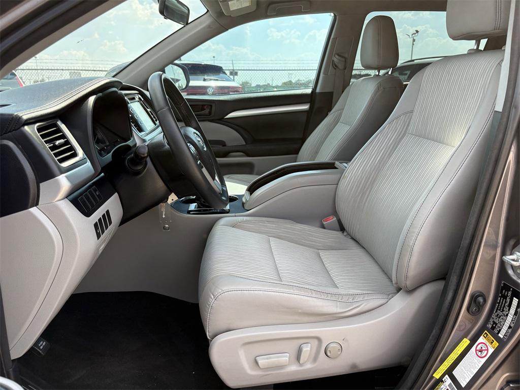 used 2016 Toyota Highlander car, priced at $15,499