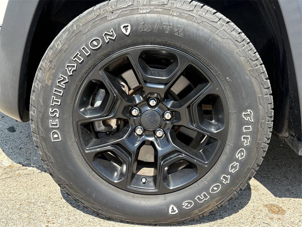 used 2019 Jeep Cherokee car, priced at $16,998