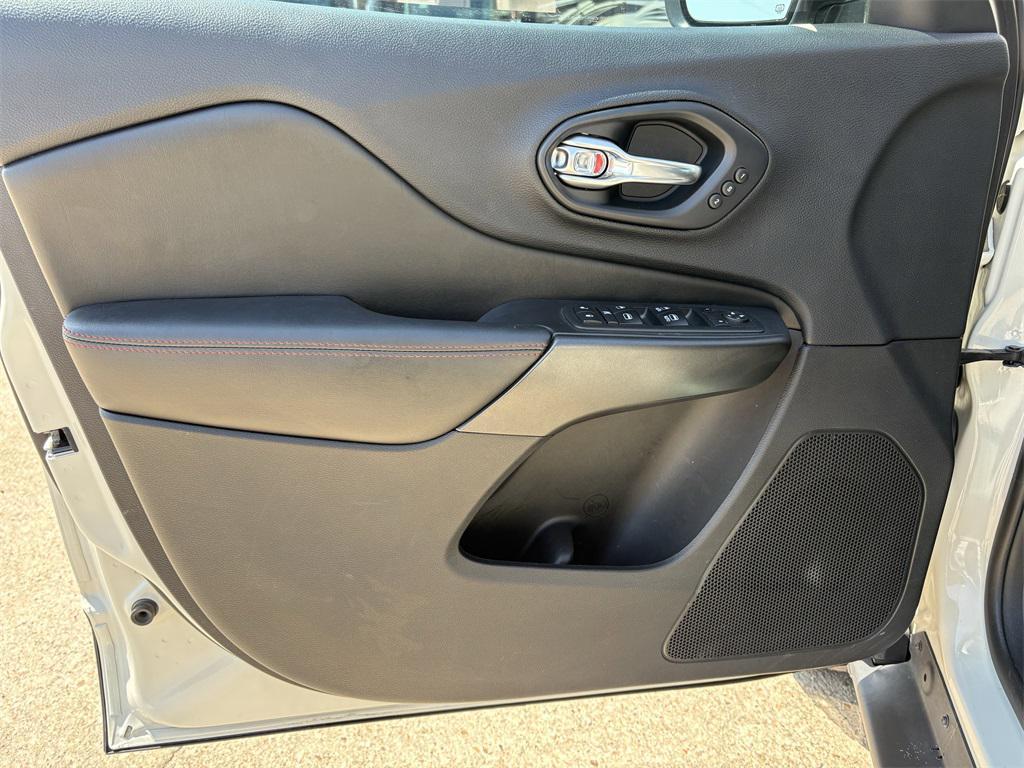 used 2019 Jeep Cherokee car, priced at $16,998