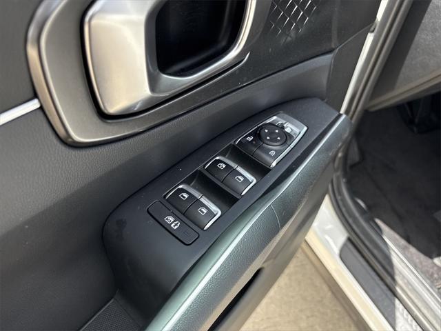 used 2025 Kia Sorento Hybrid car, priced at $37,998