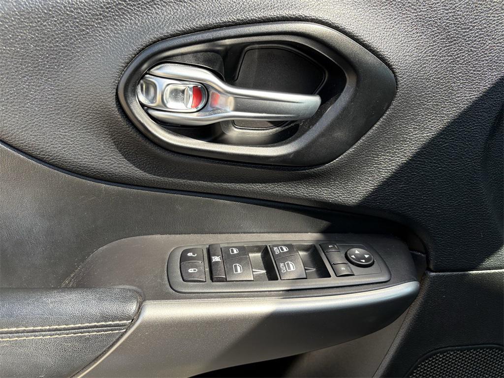 used 2021 Jeep Cherokee car, priced at $15,998