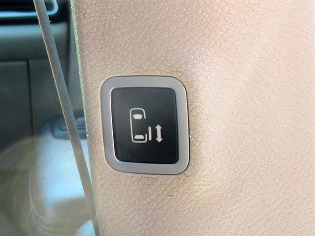 used 2018 Chrysler Pacifica car, priced at $15,900