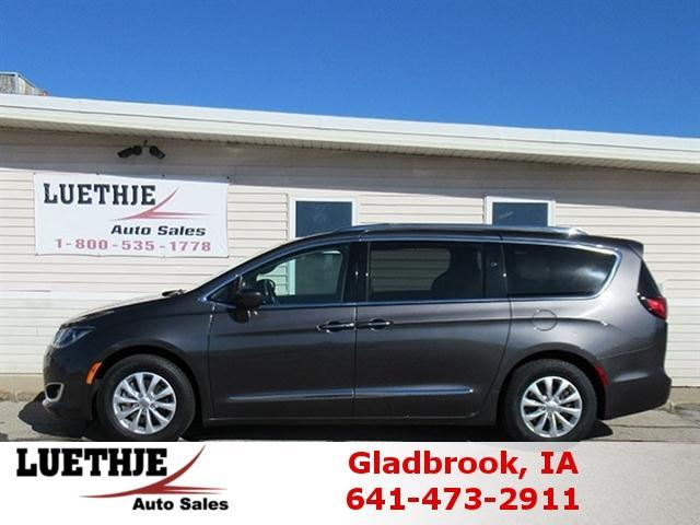 used 2018 Chrysler Pacifica car, priced at $15,900