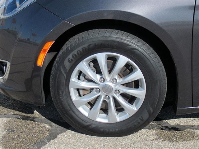 used 2018 Chrysler Pacifica car, priced at $15,900