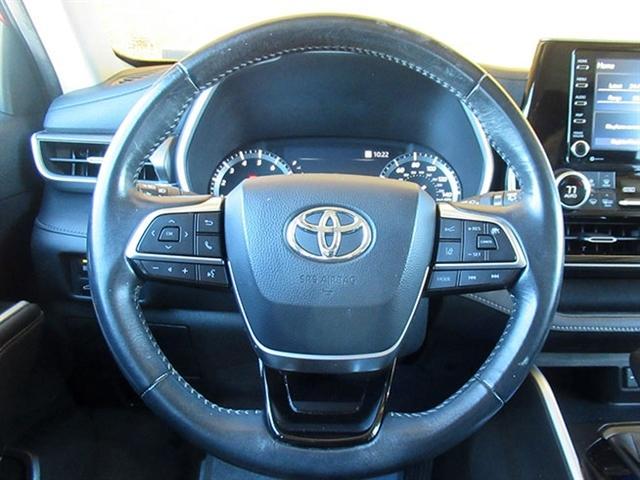 used 2020 Toyota Highlander car, priced at $27,900