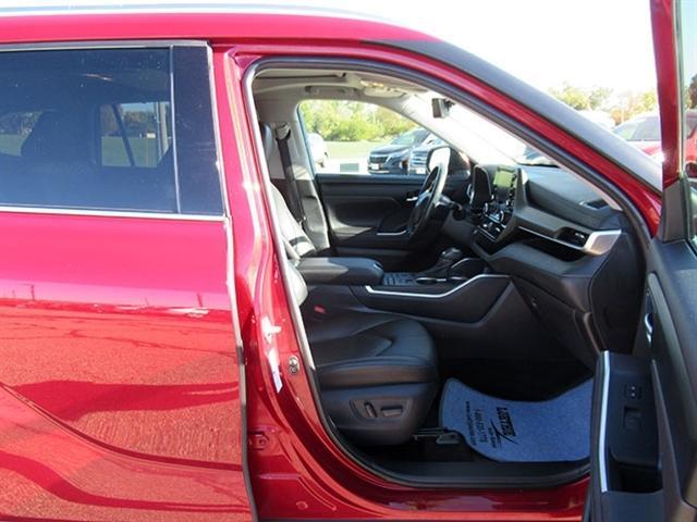 used 2020 Toyota Highlander car, priced at $27,900
