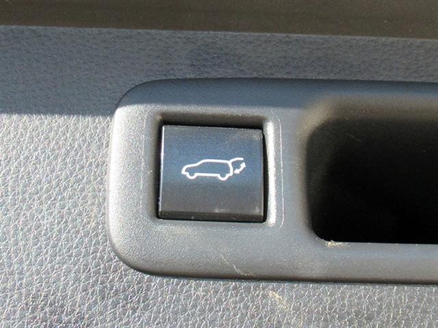 used 2020 Toyota Highlander car, priced at $27,900