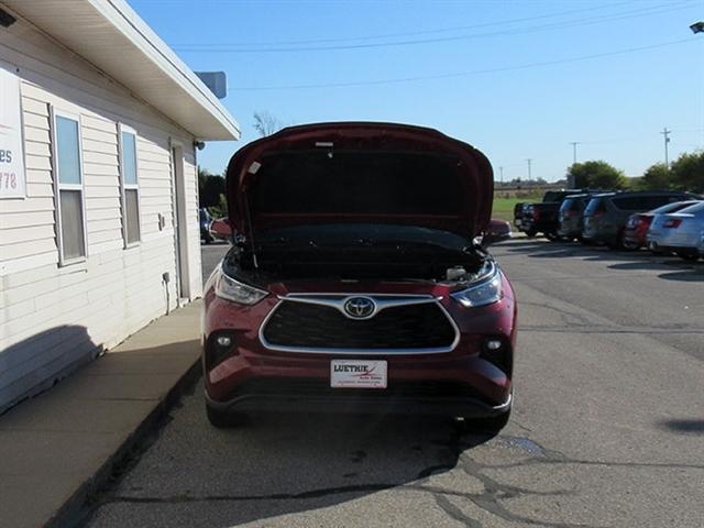 used 2020 Toyota Highlander car, priced at $27,900
