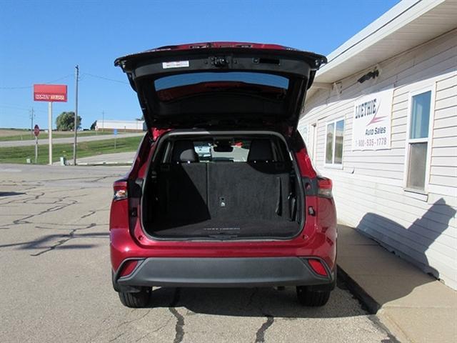 used 2020 Toyota Highlander car, priced at $27,900