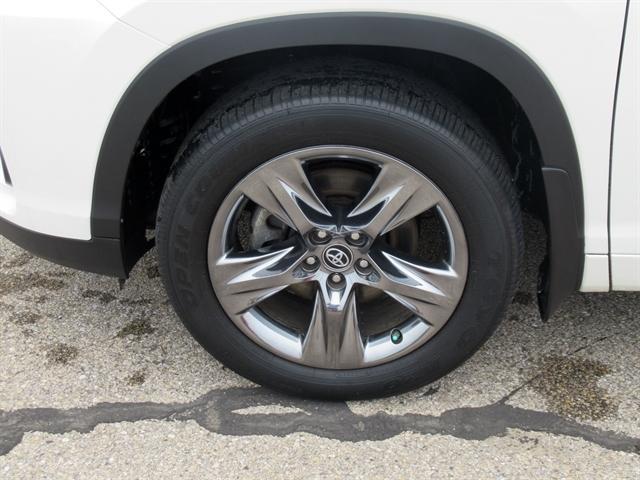 used 2019 Toyota Highlander car, priced at $30,900