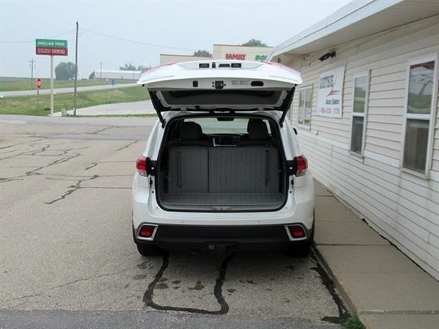 used 2019 Toyota Highlander car, priced at $30,900