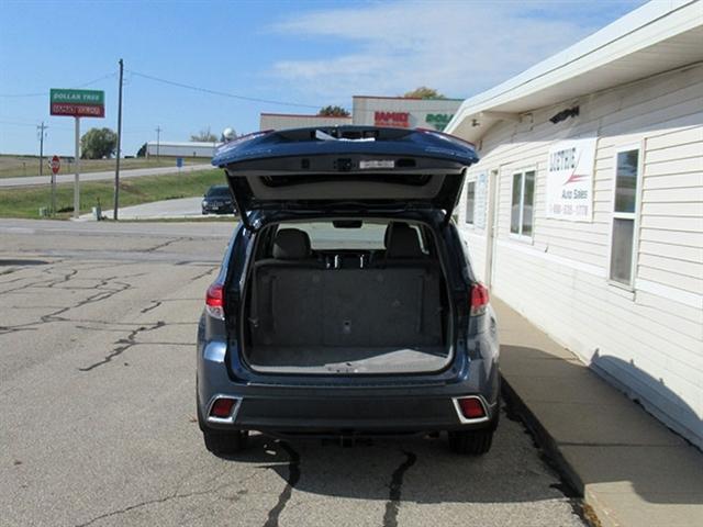 used 2019 Toyota Highlander car, priced at $32,800