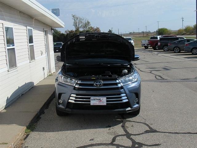 used 2019 Toyota Highlander car, priced at $32,800