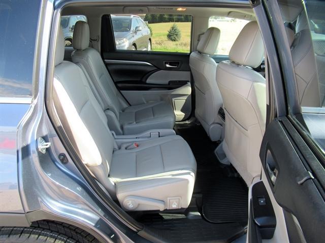 used 2019 Toyota Highlander car, priced at $32,800