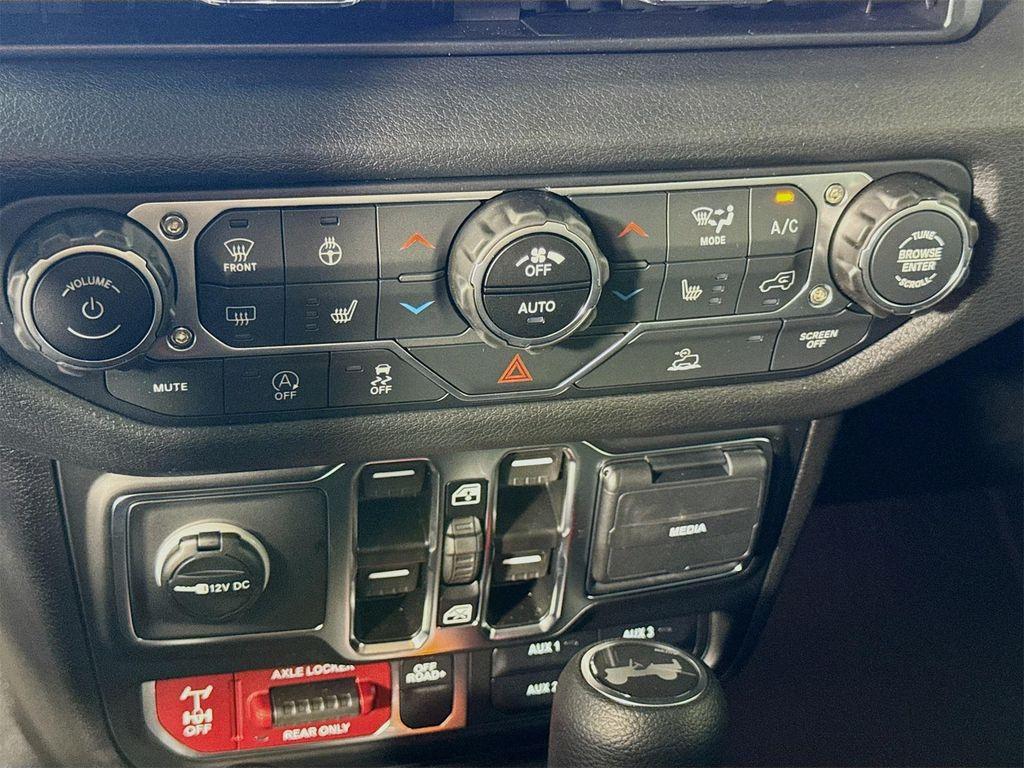 new 2025 Jeep Wrangler car, priced at $53,640