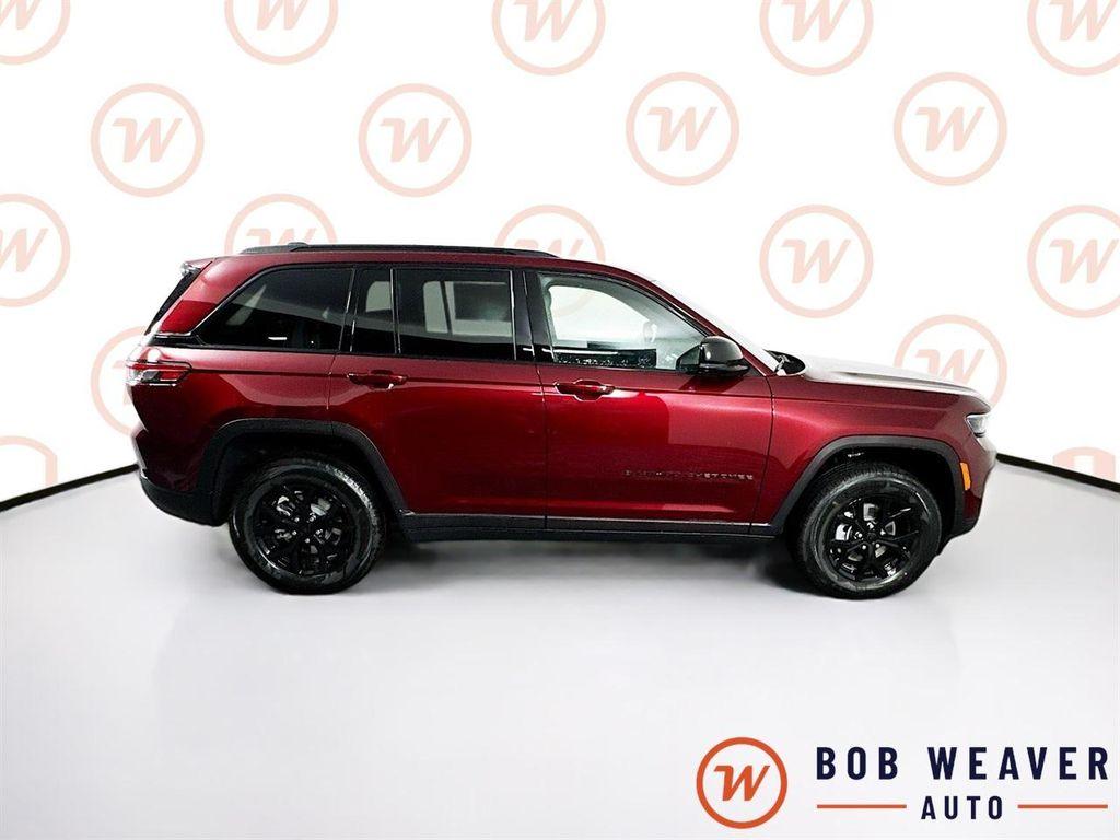 new 2025 Jeep Grand Cherokee car, priced at $45,658