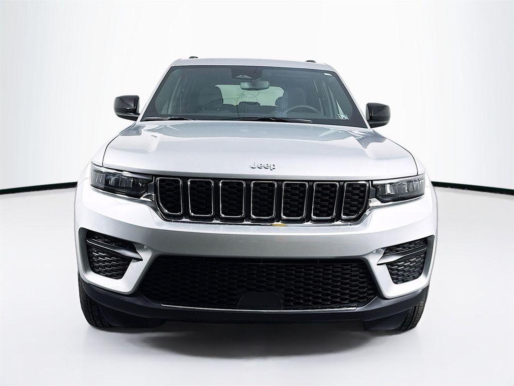 new 2025 Jeep Grand Cherokee car, priced at $43,235