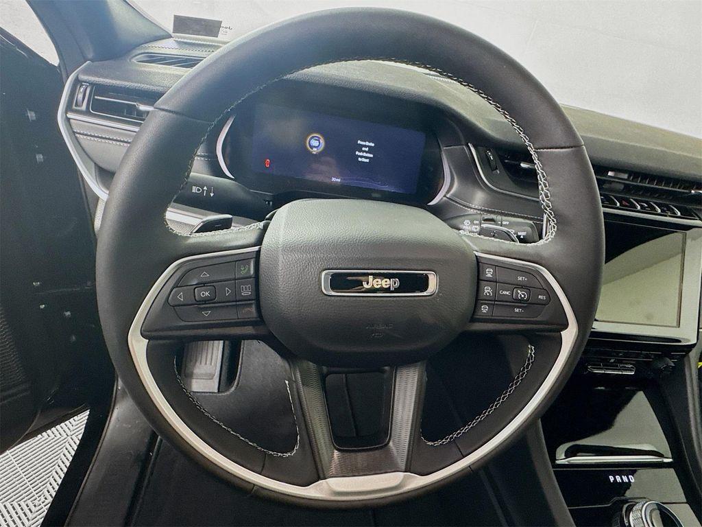 new 2025 Jeep Grand Cherokee car, priced at $43,189