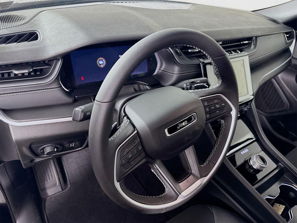new 2025 Jeep Grand Cherokee car, priced at $43,189