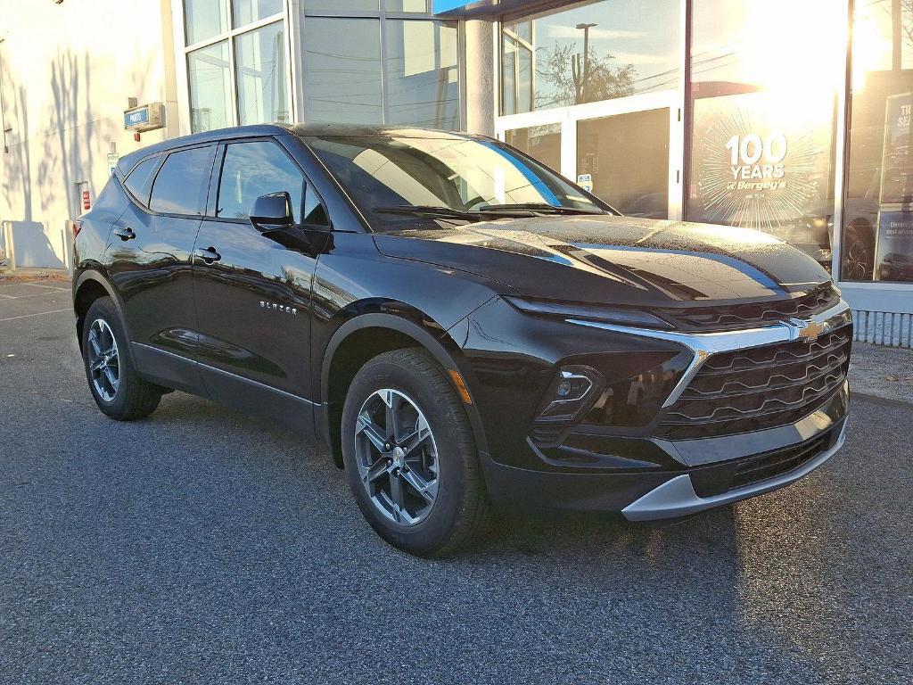 new 2025 Chevrolet Blazer car, priced at $37,209