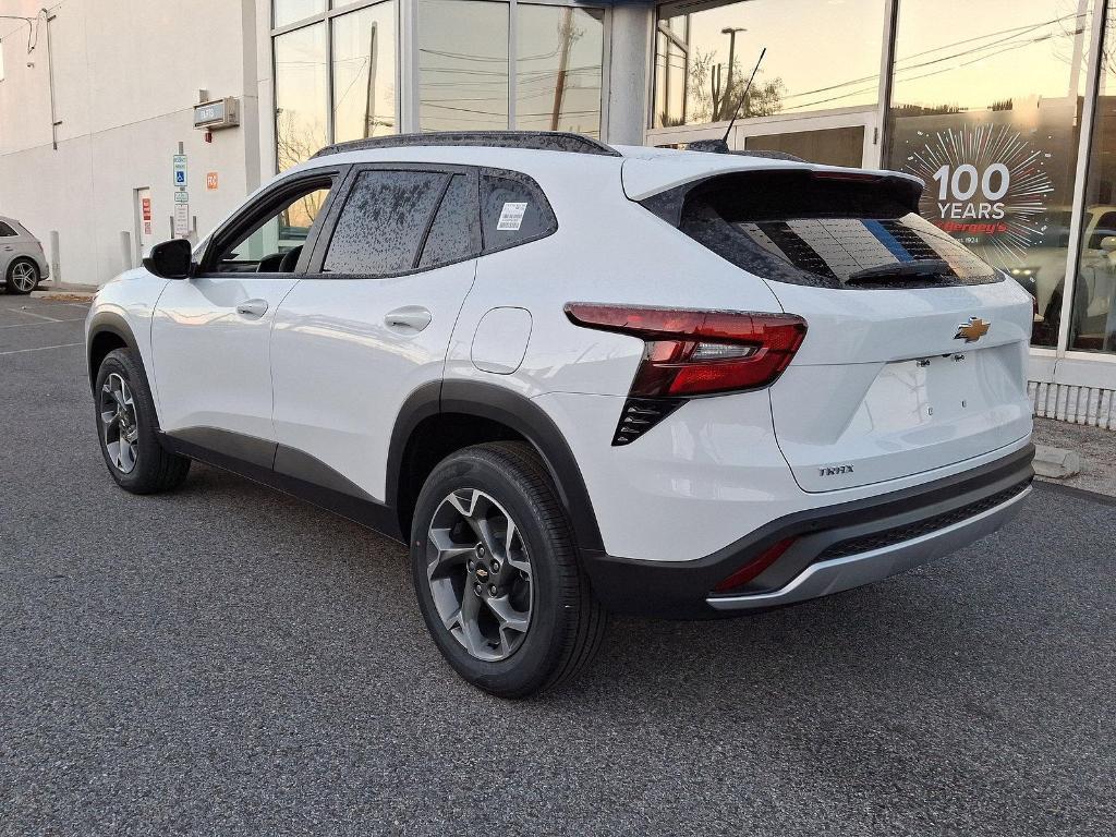 new 2025 Chevrolet Trax car