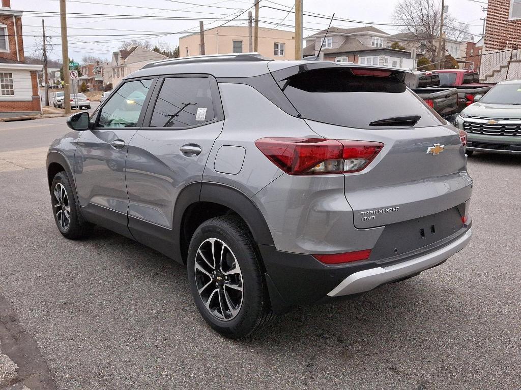 new 2025 Chevrolet TrailBlazer car, priced at $28,559