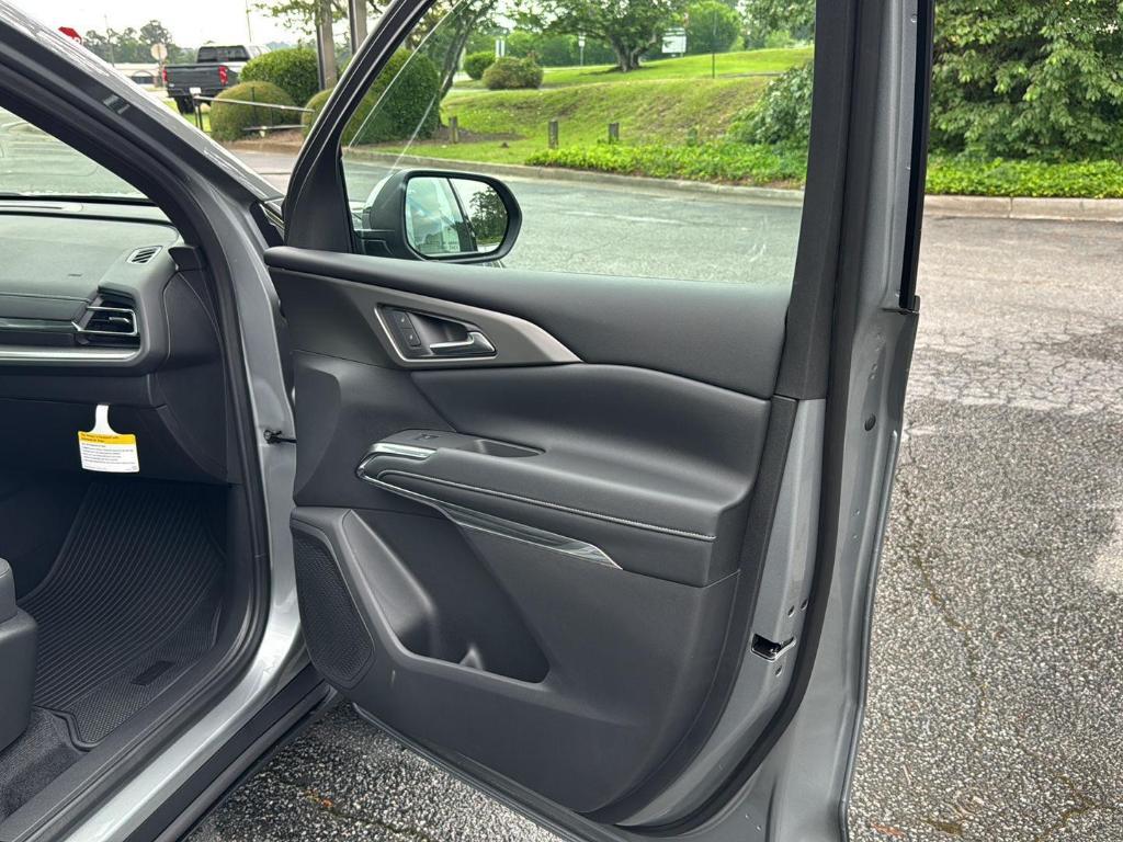 new 2025 Chevrolet Traverse car, priced at $40,445