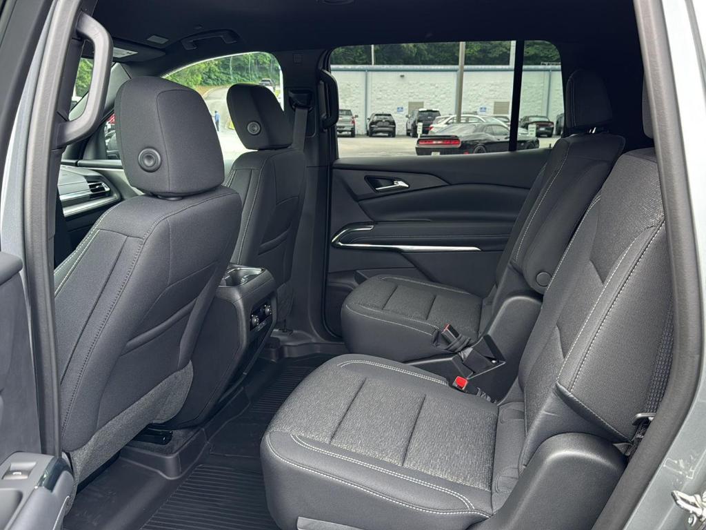 new 2025 Chevrolet Traverse car, priced at $40,445